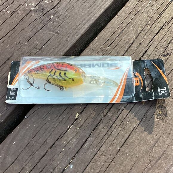 Bomber Fat Free Shad Crankbait 8-10 FT Fishing Lure Red Yellow Green Hooks - Picture 3 of 4